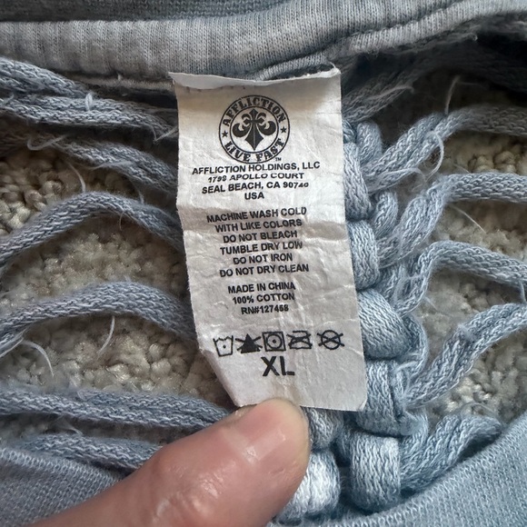 Gray Long Sleeve Graphic Top - Picture 4 of 4